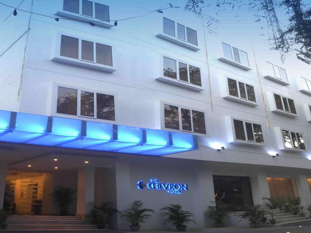 The Chevron Hotel Bangalore Esterno foto